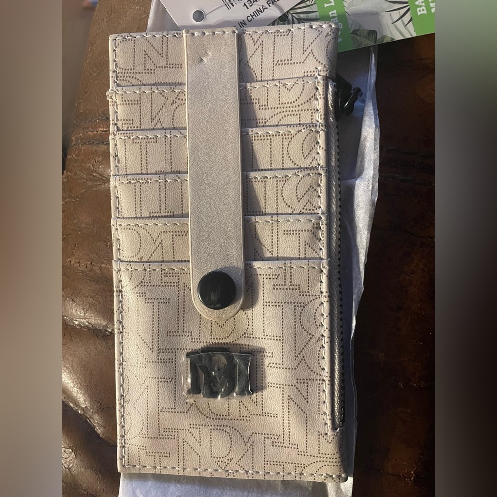 Badgley Mischka Vegan Leather  White Credit Card Holder With Tab New With Tags